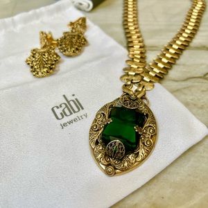 CAbi Heirloom Emerald Green Color Broach Pendant Long Necklace with Earings